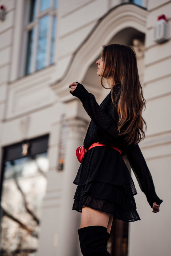 Spring Outfit Idea: Dress, Overknee Boots and Beltbag || Fashionblog