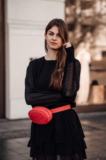 rote Gürteltasche