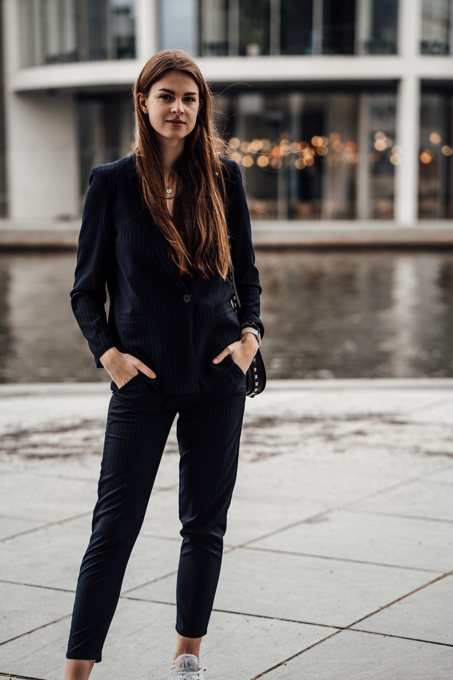 Casual Chic Outfit: Women's suit 