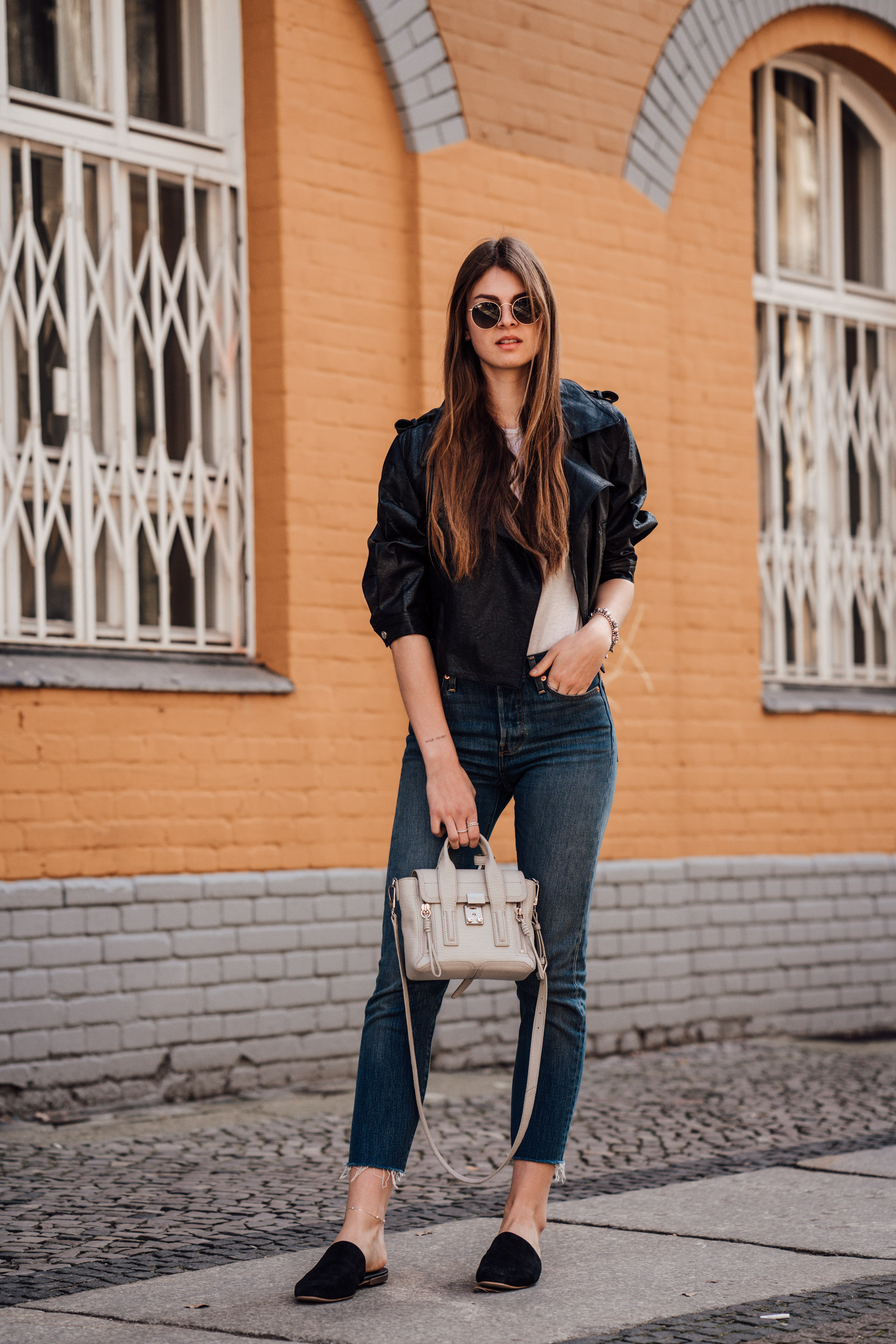 Casual Spring Outfit: Leather Jacket combined with Mom Jeans
