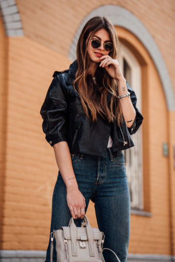 how to wear mom jeans
