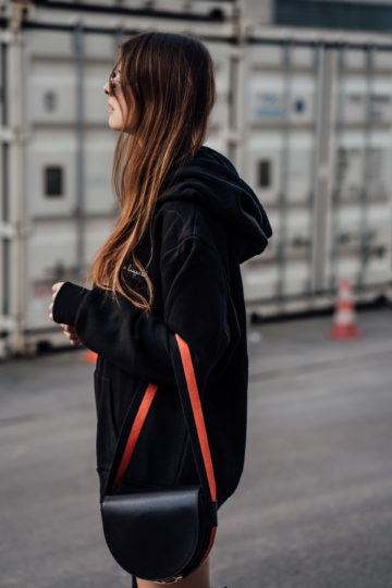 how to style a black Hoodie