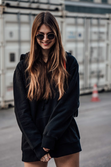 Overknees-Outfit-Oversized-Hoodie-9