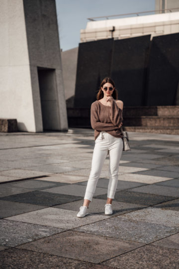 casual white pants outfit