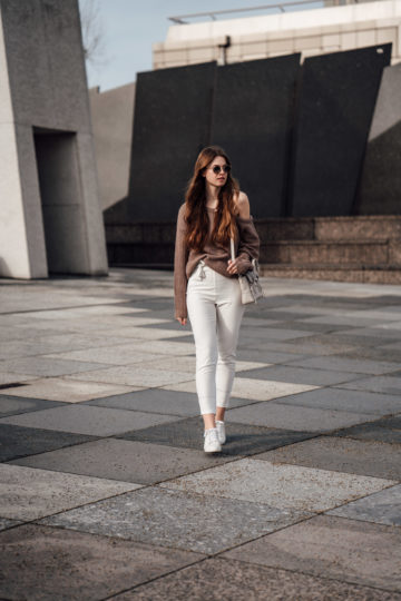 How To Style White Pants -5 Astounding Ways To Wear White Pants