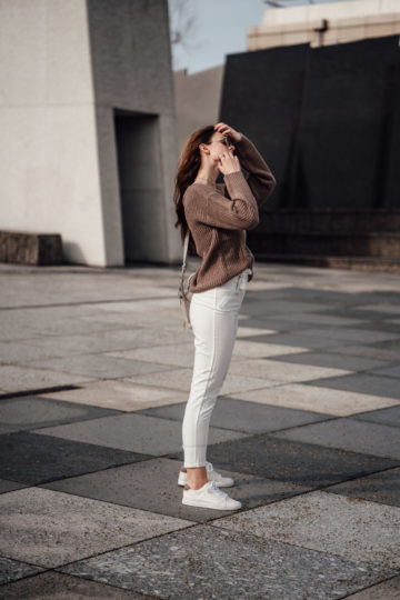 5 Ways To Wear Cropped White Pants for Spring and Summer