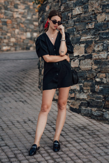 Travel Outfit: Black Dress and Mule Sandals || Summer Outfit 2018