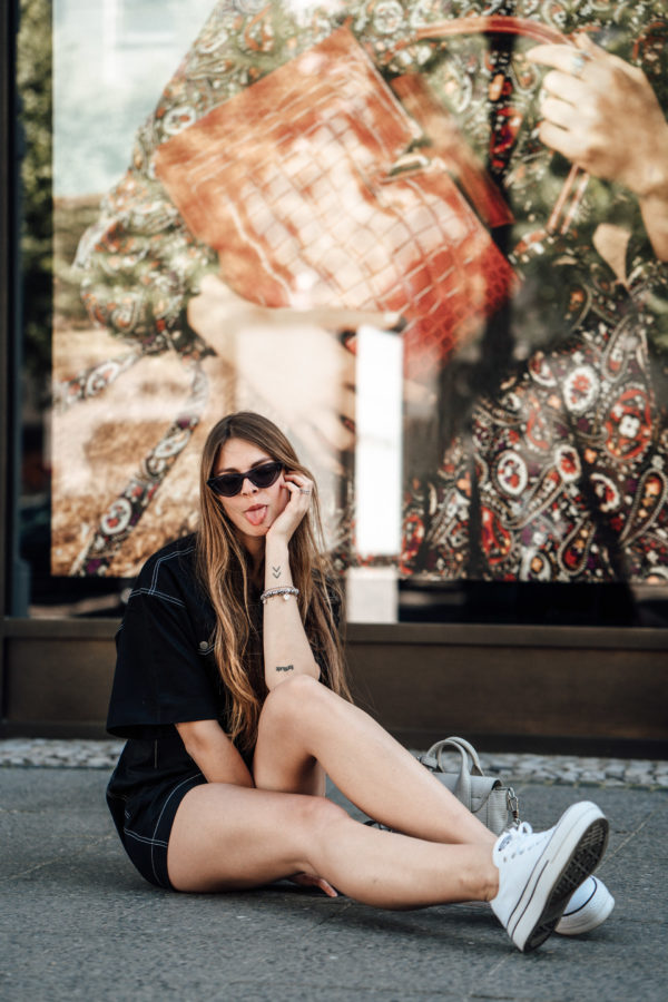 Style Tip: How to combine dresses and sneakers || Fashionblog Berlin