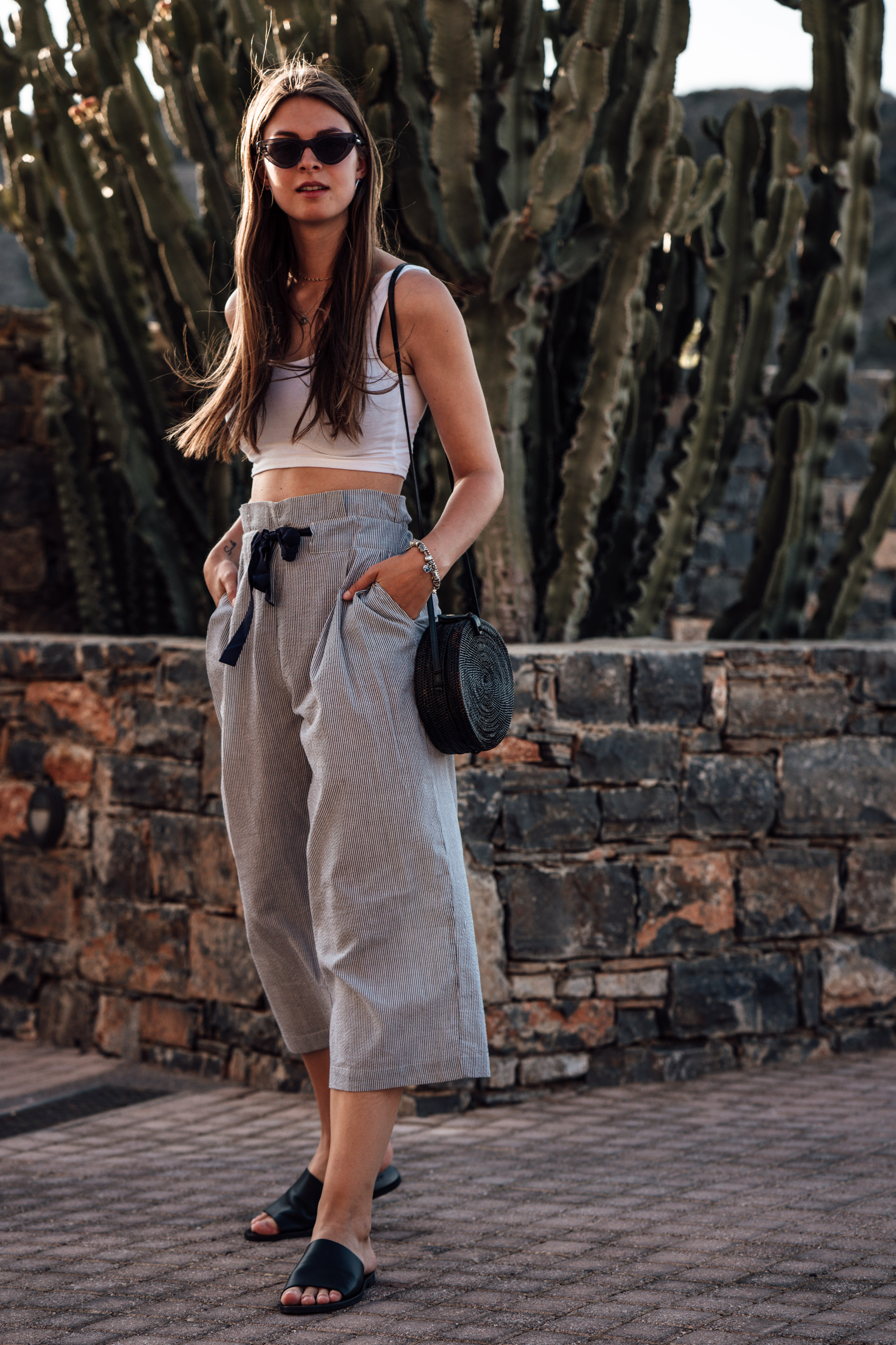 Travel Outfit: How I combined striped pants and a crop top || Summer Outfit