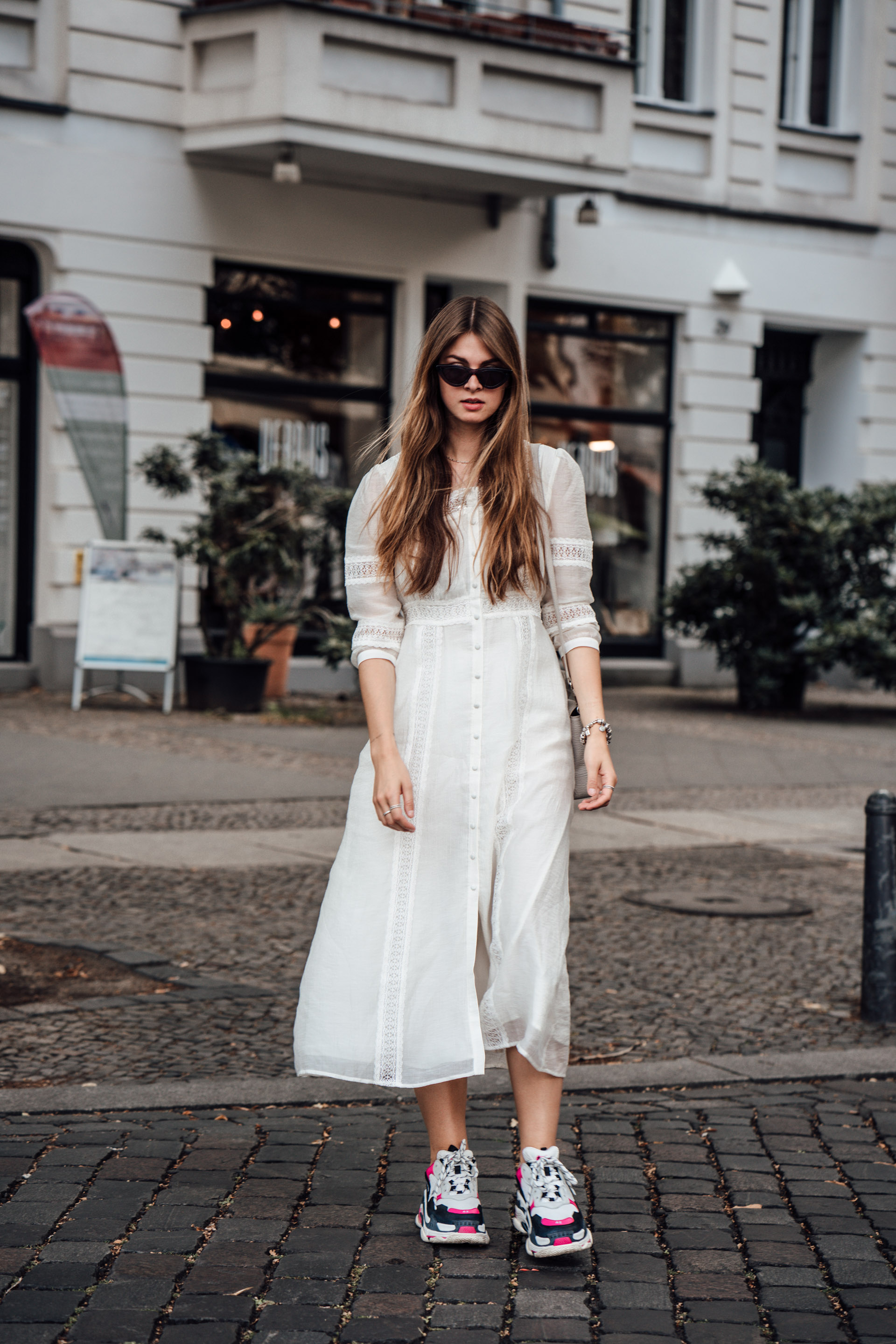 Summer Outfit: Combining dresses with ugly sneakers || Fashionblog