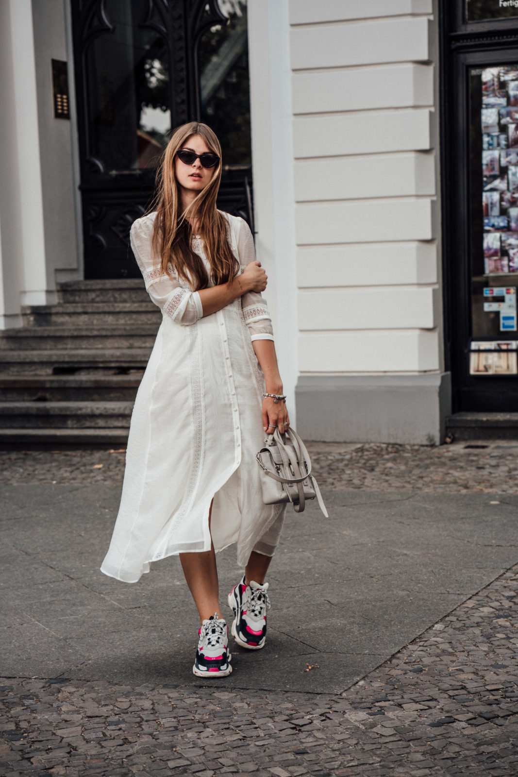 Summer Outfit: Combining dresses with ugly sneakers || Fashionblog