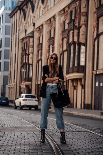 Casual Chic Autumn Outfit: Baggy Pants and Blazer || Fashionblog Berlin