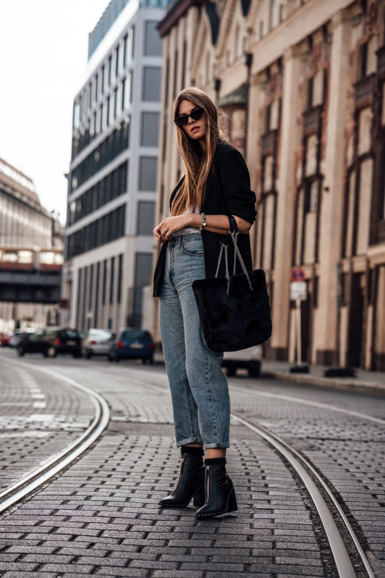 Casual Chic Autumn Outfit: Baggy Pants and Blazer || Fashionblog Berlin