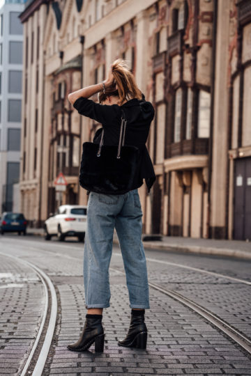 Casual Chic Autumn Outfit: Baggy Pants and Blazer || Fashionblog Berlin