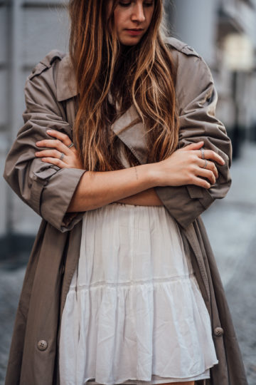 Wie trägt man ein weiÃes Kleid im herbst
