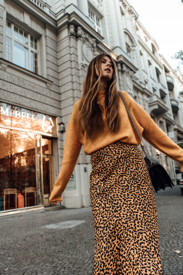 Midi skirt with Leopard Print Winter