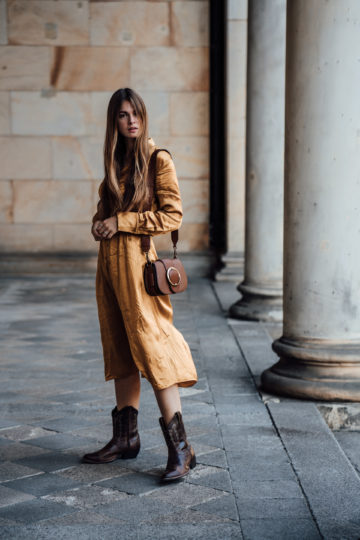 Midi Kleid und Cowboy Boots