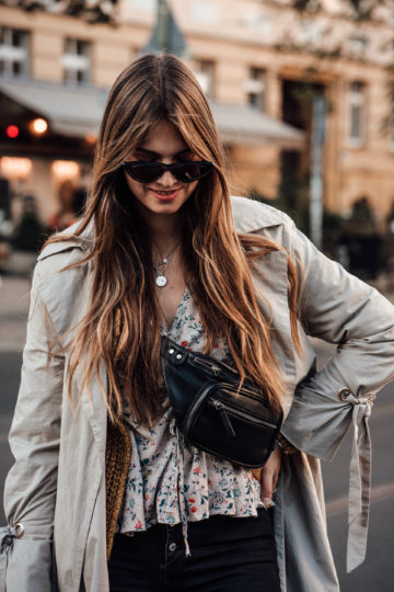 Trenchcoat mit Schnüren am Ãrmel