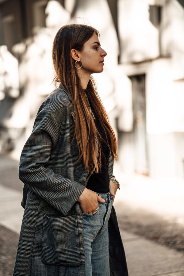 how to wear Hoop earrings