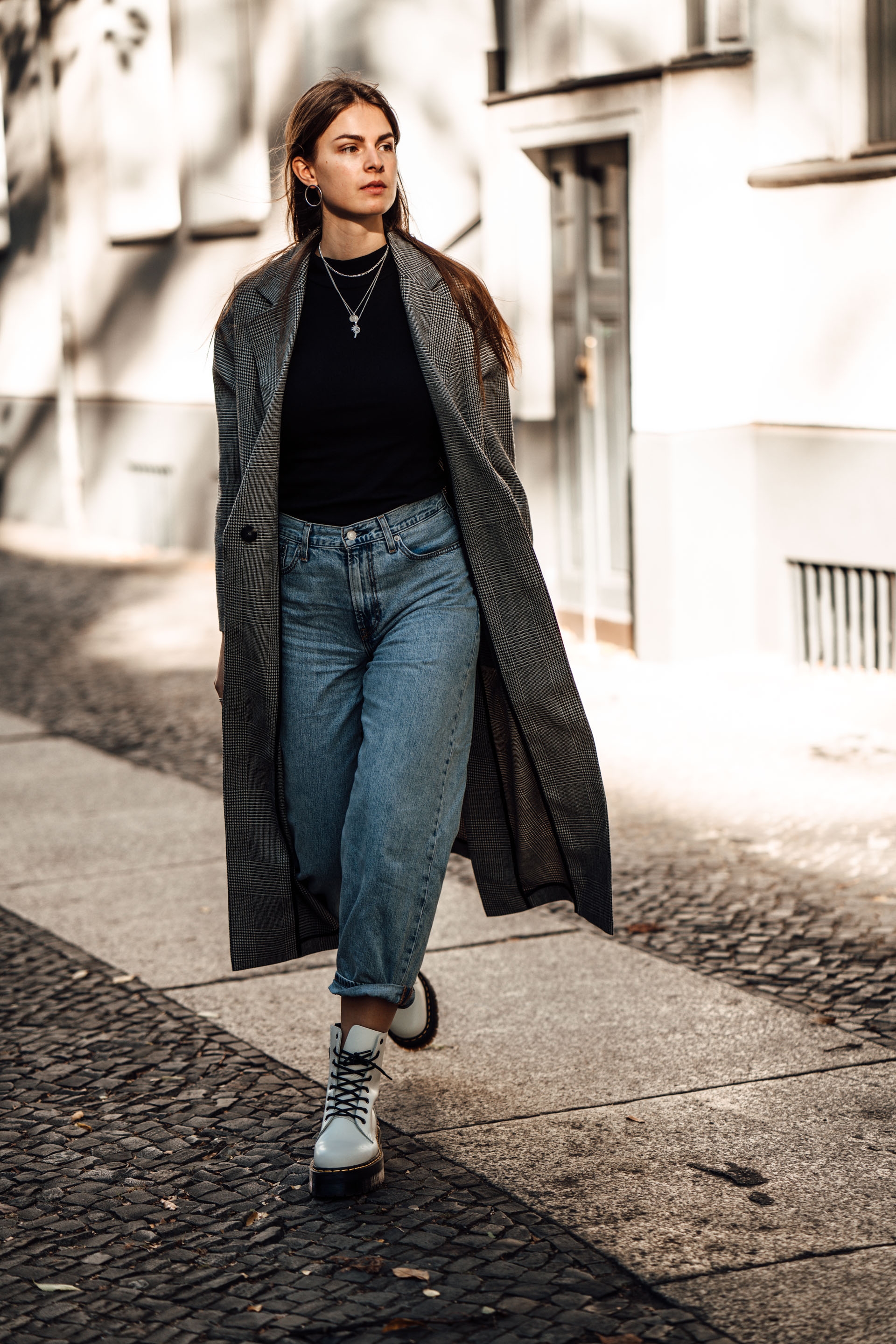 Autumn Outfit: White Boots, Baggy Jeans 