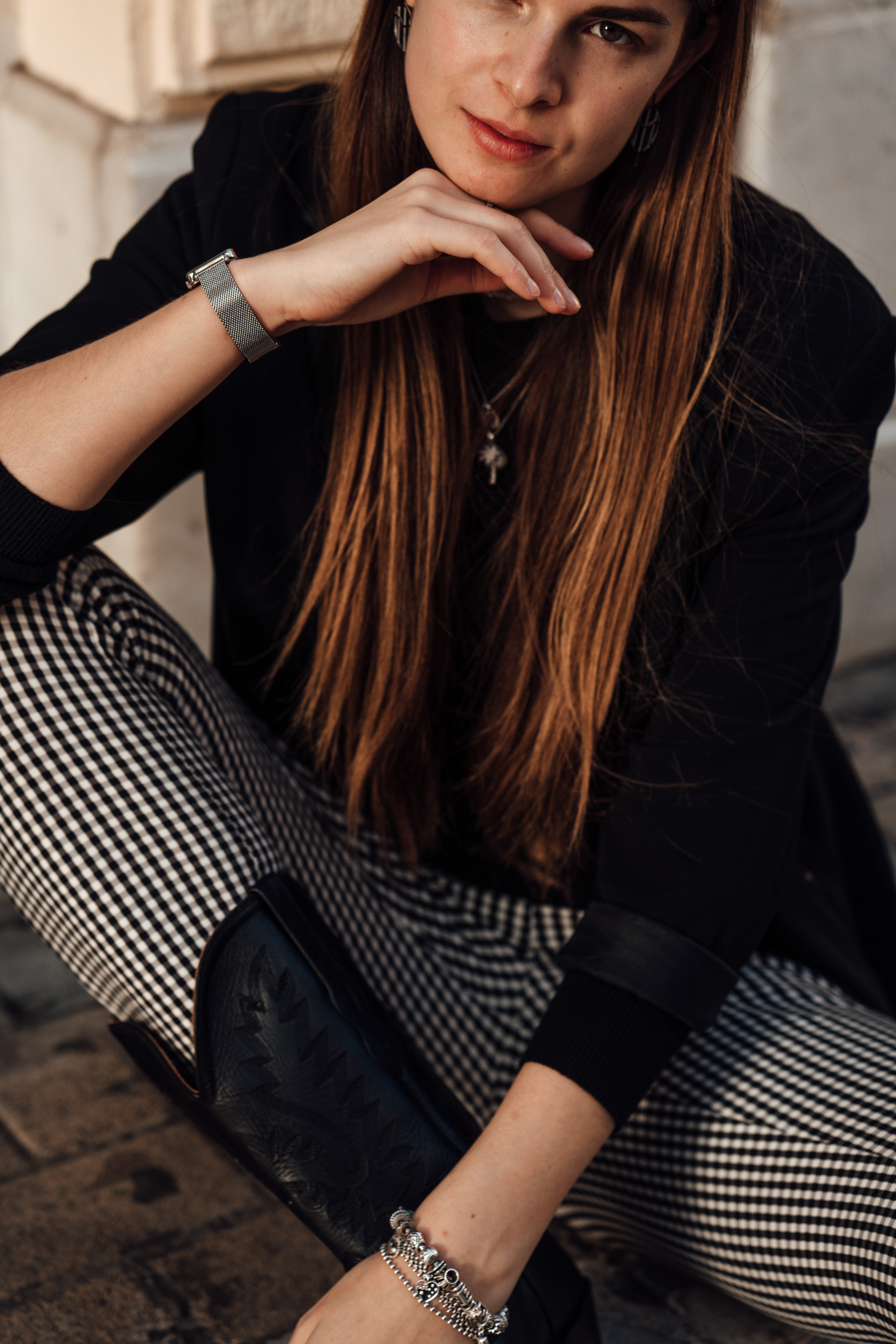 Combining Cowboy Boots with Plaid Pants Fashionblog Berlin