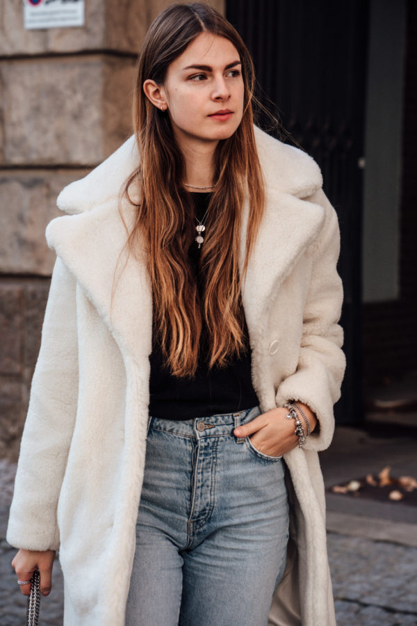 Winter Outfit with Teddy Coat and Ugly Sneakers || Fashionblog Berlin