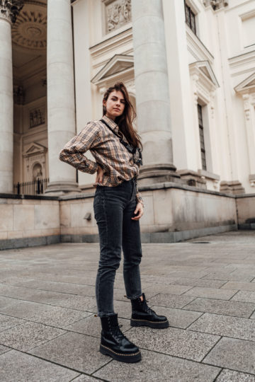 Winter Outfit: Styling a Burberry Button-down Shirt || Fashionblog Berlin