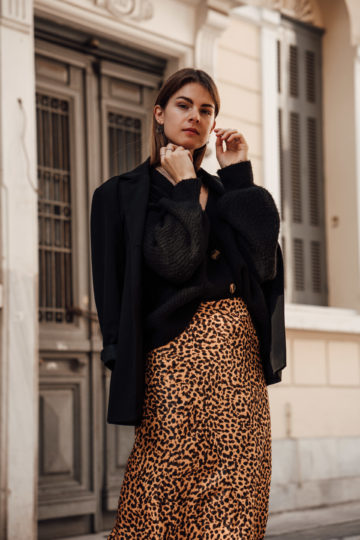 Casual Chic Winter Outfit: Leopard Print Skirt and Platform Boots