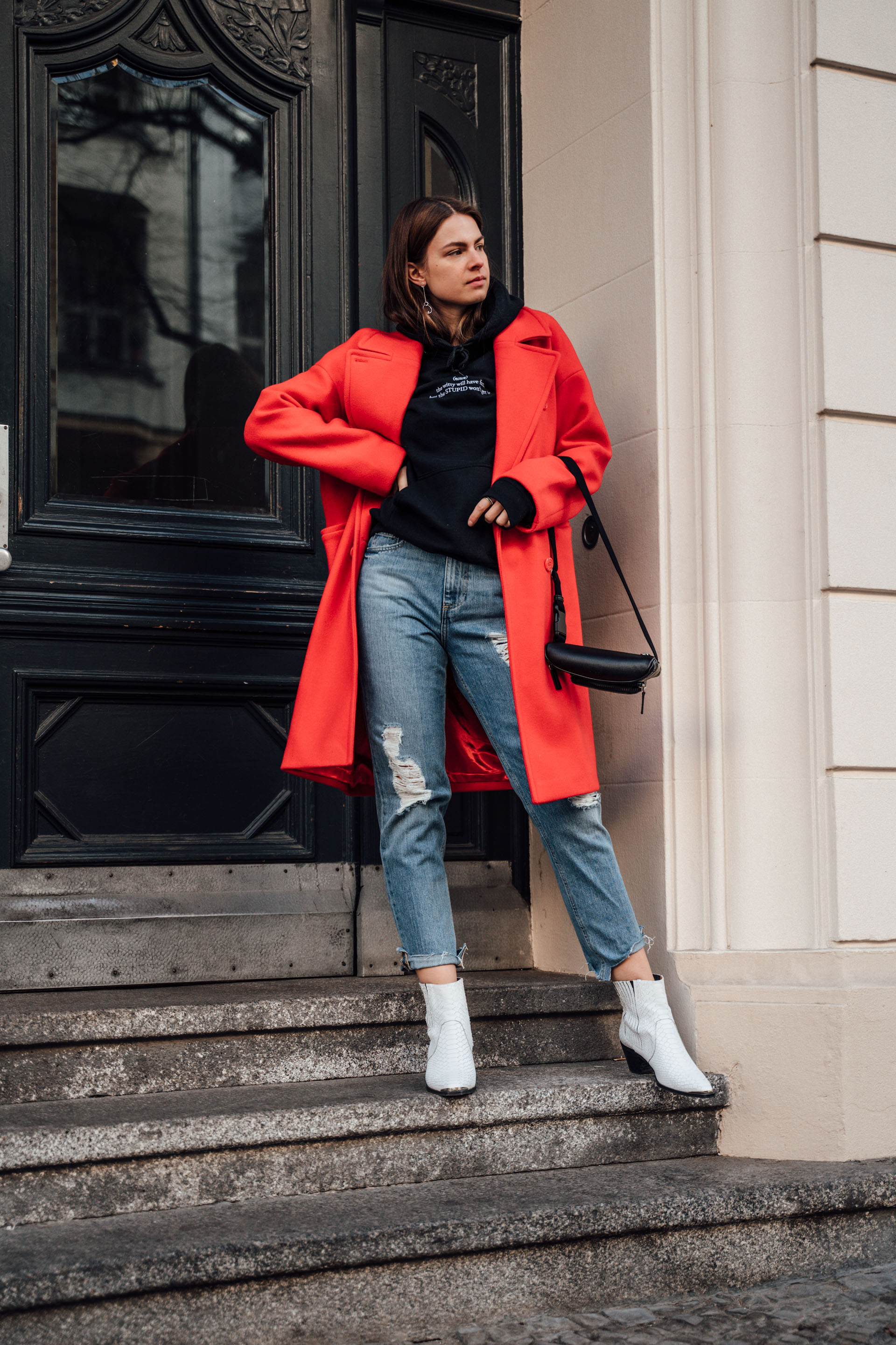 Wearing a red coat in winter Fashionblog Berlin