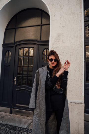 Casual Spring Outfit: Long grey coat and an all black look