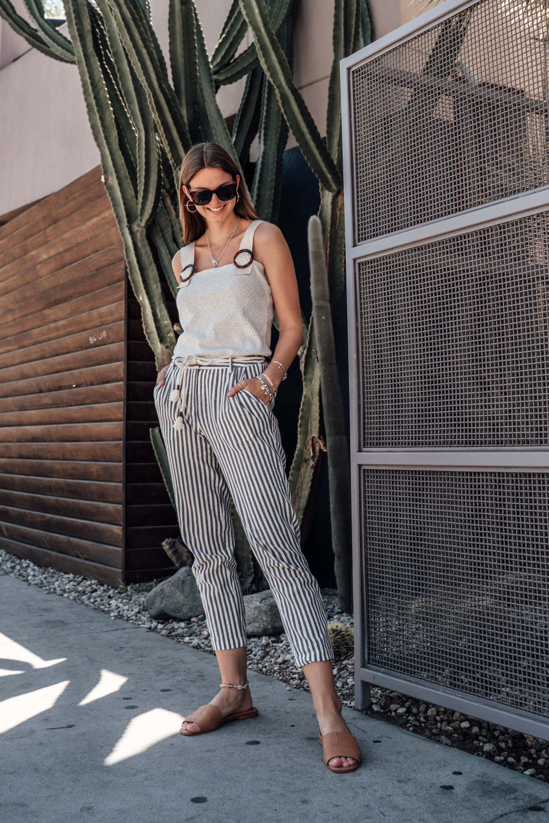 How to combine striped pants in spring and summer