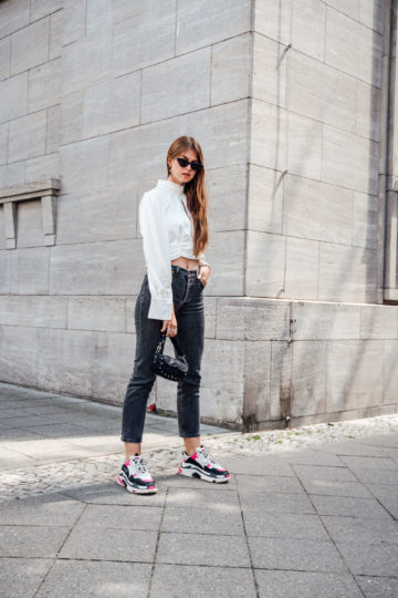 Wie trägt man eine Mom Jeans