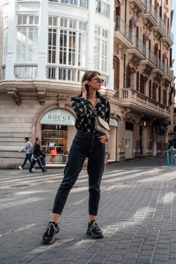 Two different ways to wear a belt bag