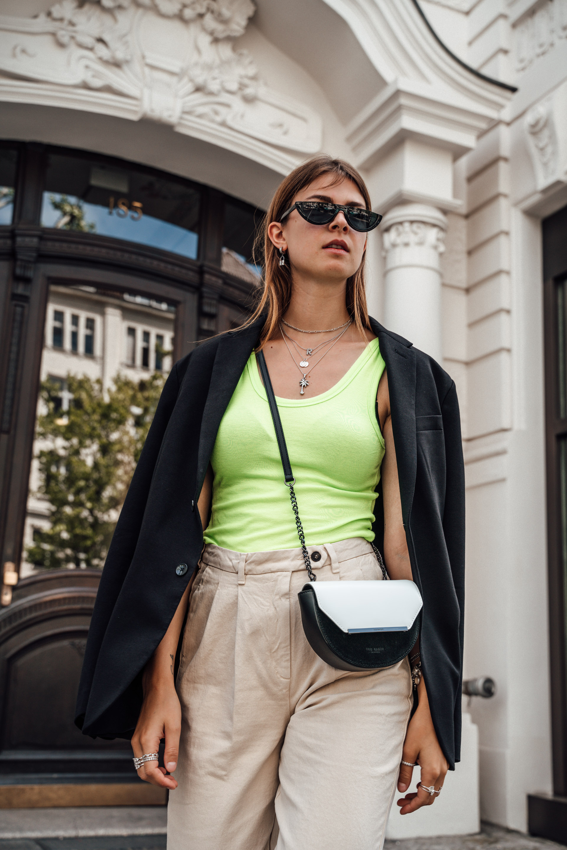 How to style a neon top in summer || Fashionblog Berlin