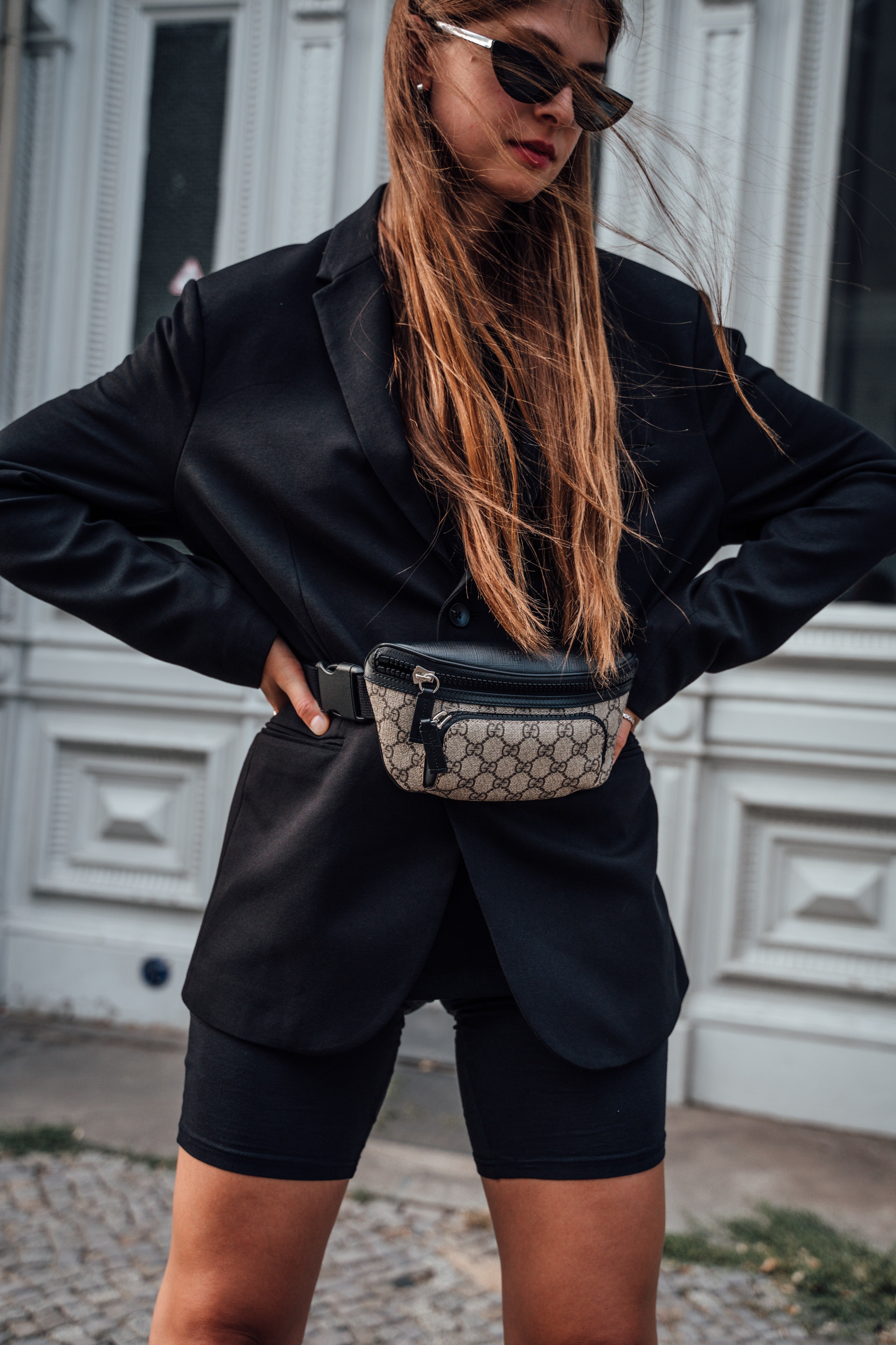 Combining Cycling Shorts with a Boyfriend Blazer Fashionblog Berlin