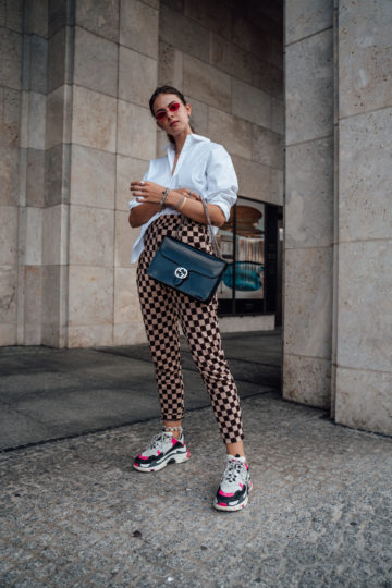 utilgivelig Arving vejkryds Check Pants, White Shirt and Ugly Sneakers || Fashionblog Berlin