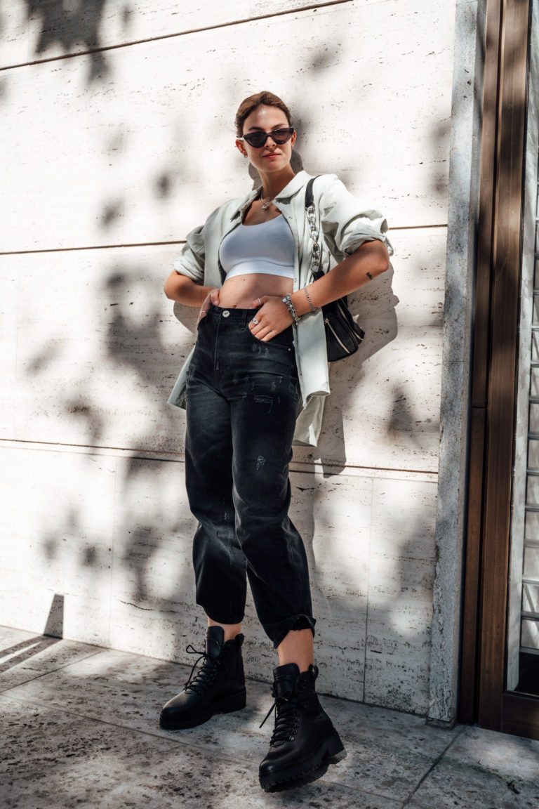 Combining an oversized shirt with a crop top and boyfriend jeans