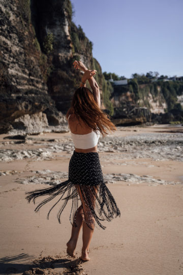 how to wear a fringe skirt
