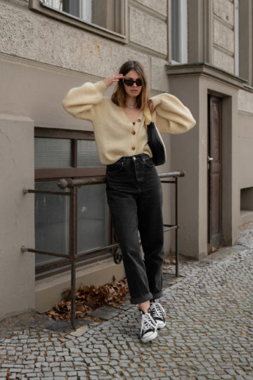 Casual Look mit gelbem Strickcardigan