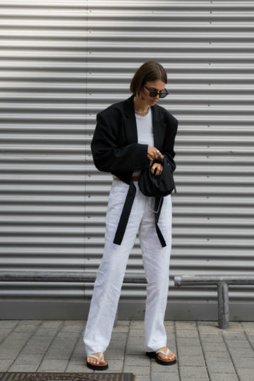 Leinenhose kombiniert mit gecropptem Blazer