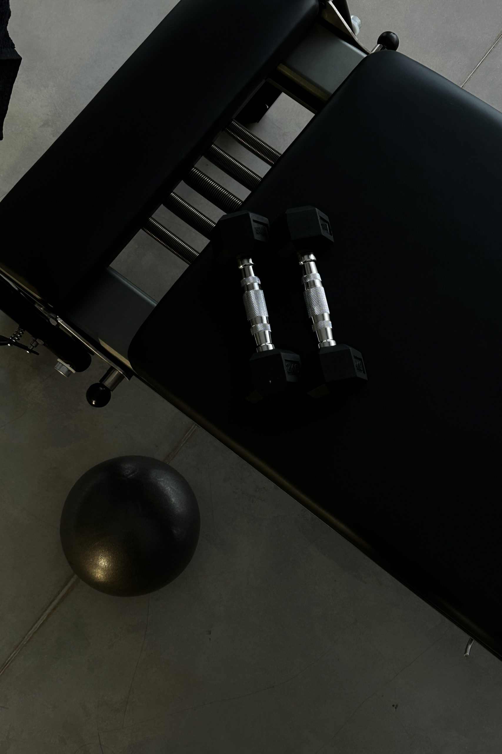 Reformer Pilates vs. traditional Pilates the differences, and why you should try it whaelse